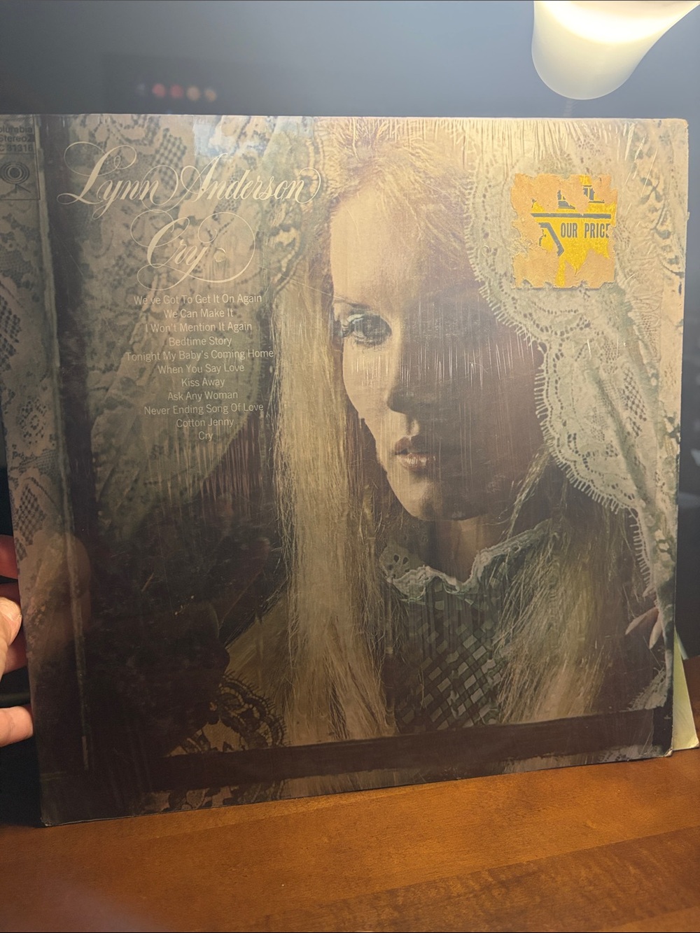 2 Lynn Anderson records , Cry 1972, Rose Garden Country LP Vinyl Record